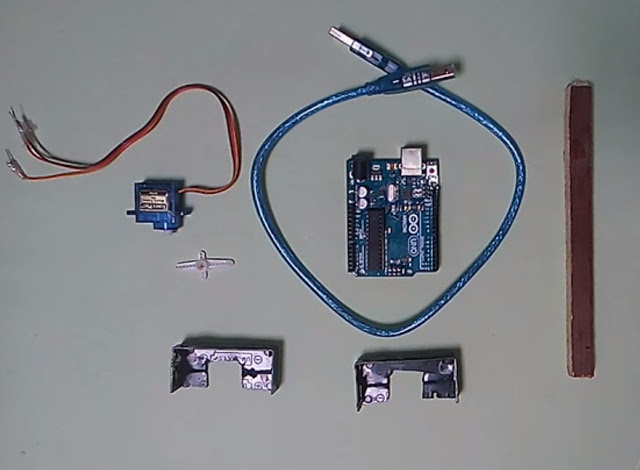 Servo as dead bolt,wood as strike plate Arduino uno hot glue gun
