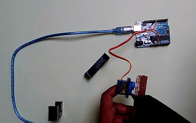 Servo ka use yha pr Dead bolt ko control krne ke liye ho rha hai